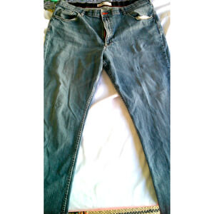 Lee Modern Series Relaxed Fit Straight leg L642 Medium Wash Jeans